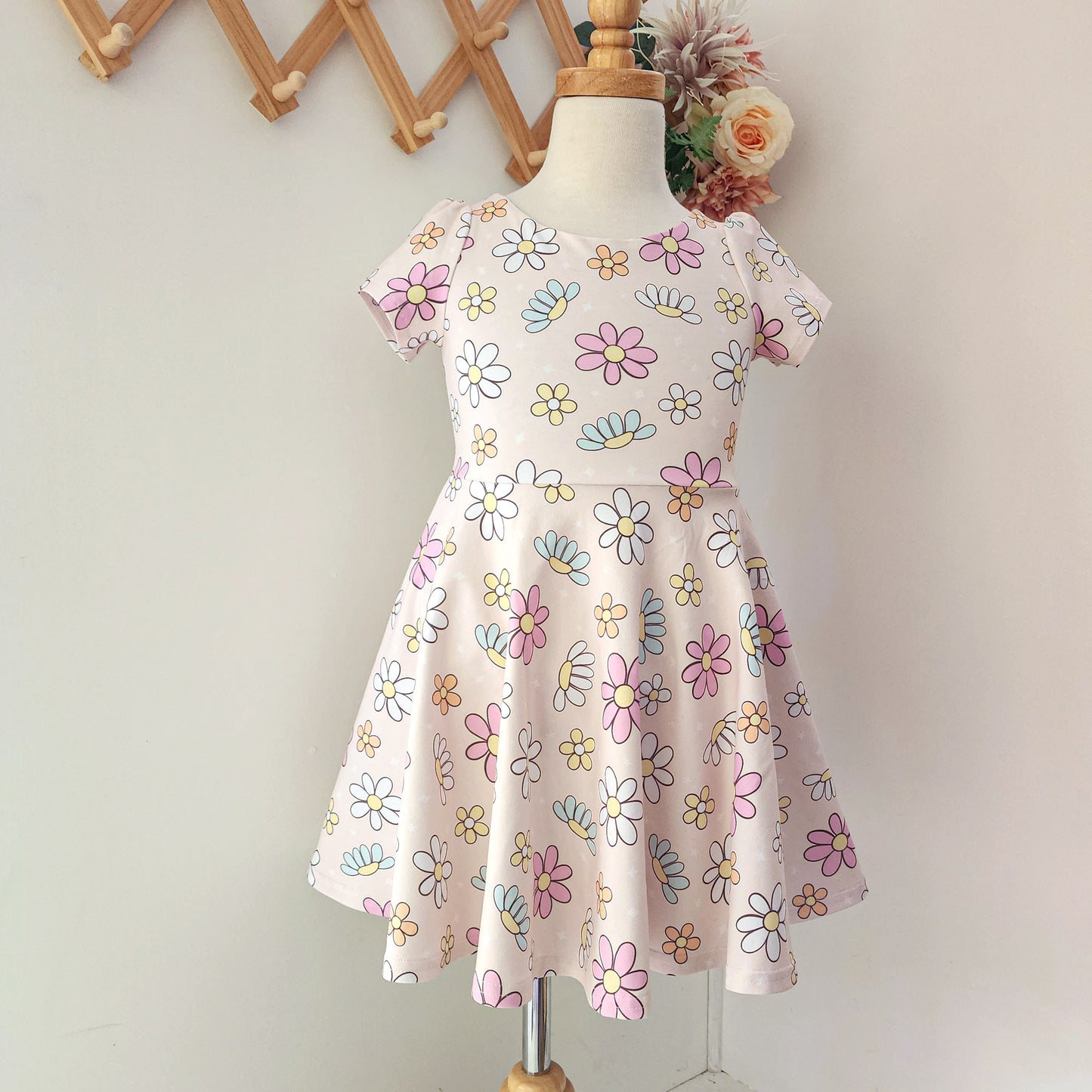 Daisy Pop Wattle Dress size 4