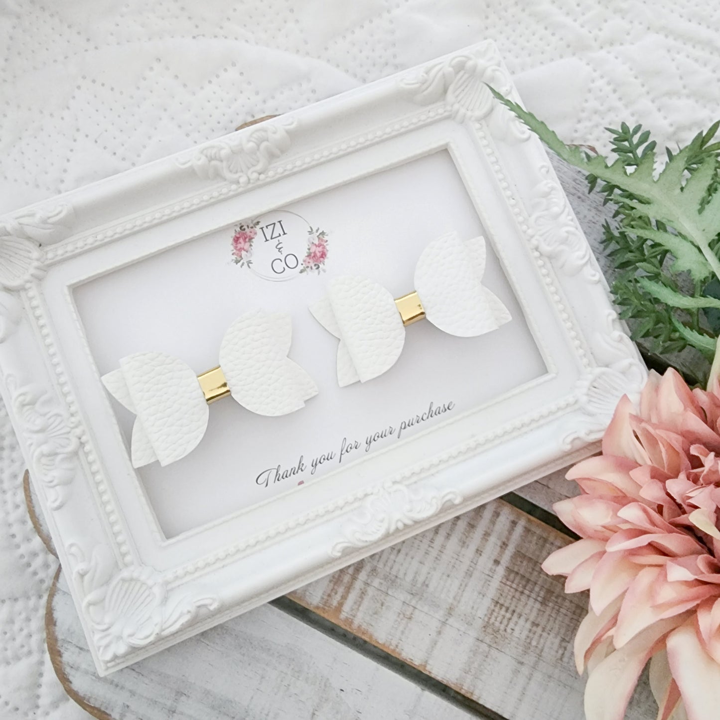 White kisses Bow
